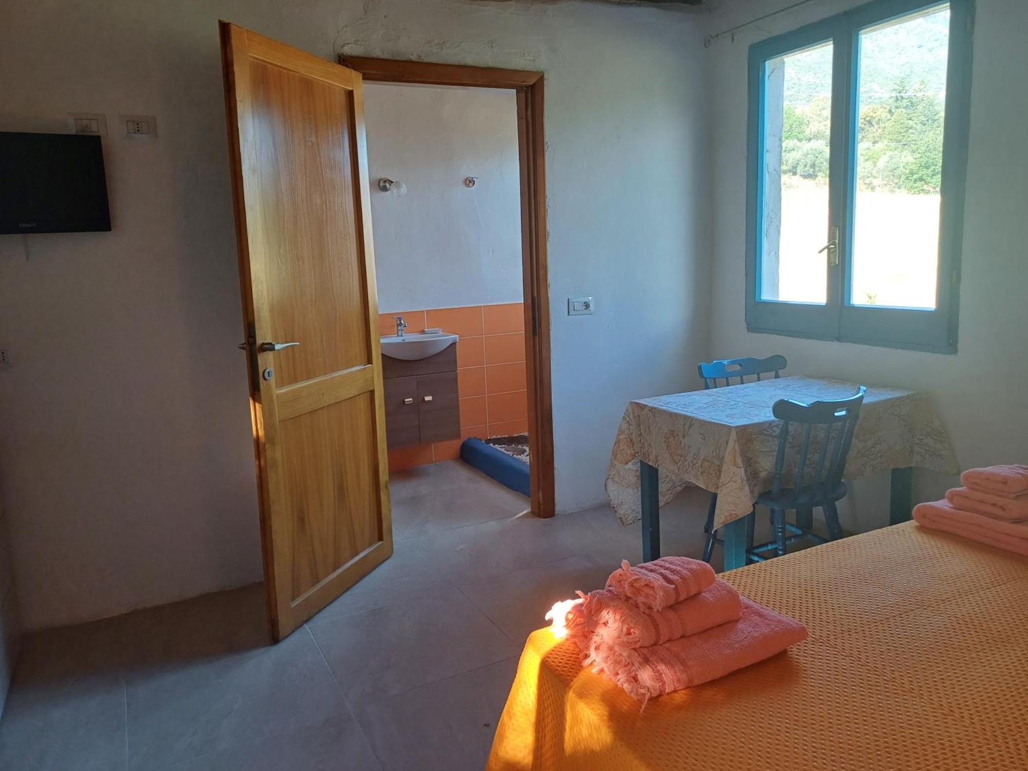Sole In Ogliastra Bed & Breakfast Jerzu Oda fotoğraf